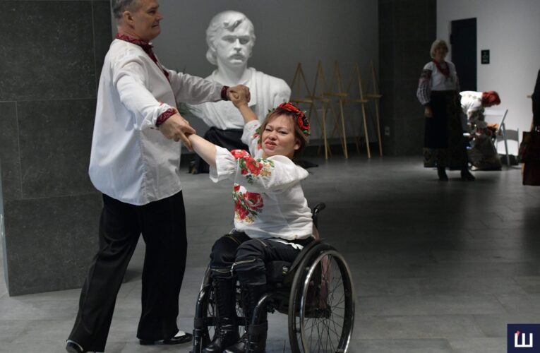 «Щоб громадськість звикала до людей з інвалідністю»: як у Чернівцях проводять п’ятий фестиваль «Сузір’я Любові»