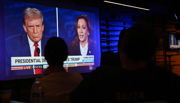 Трамп обходить Гарріс на ранніх голосуваннях у «хитких» штатах 