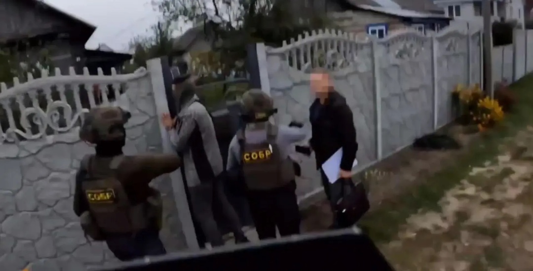 u bilorusi zatrimali zhinku kamera na budinku jakoyi zafiksuvala vibuh rosijskogo drona 32ed7e9