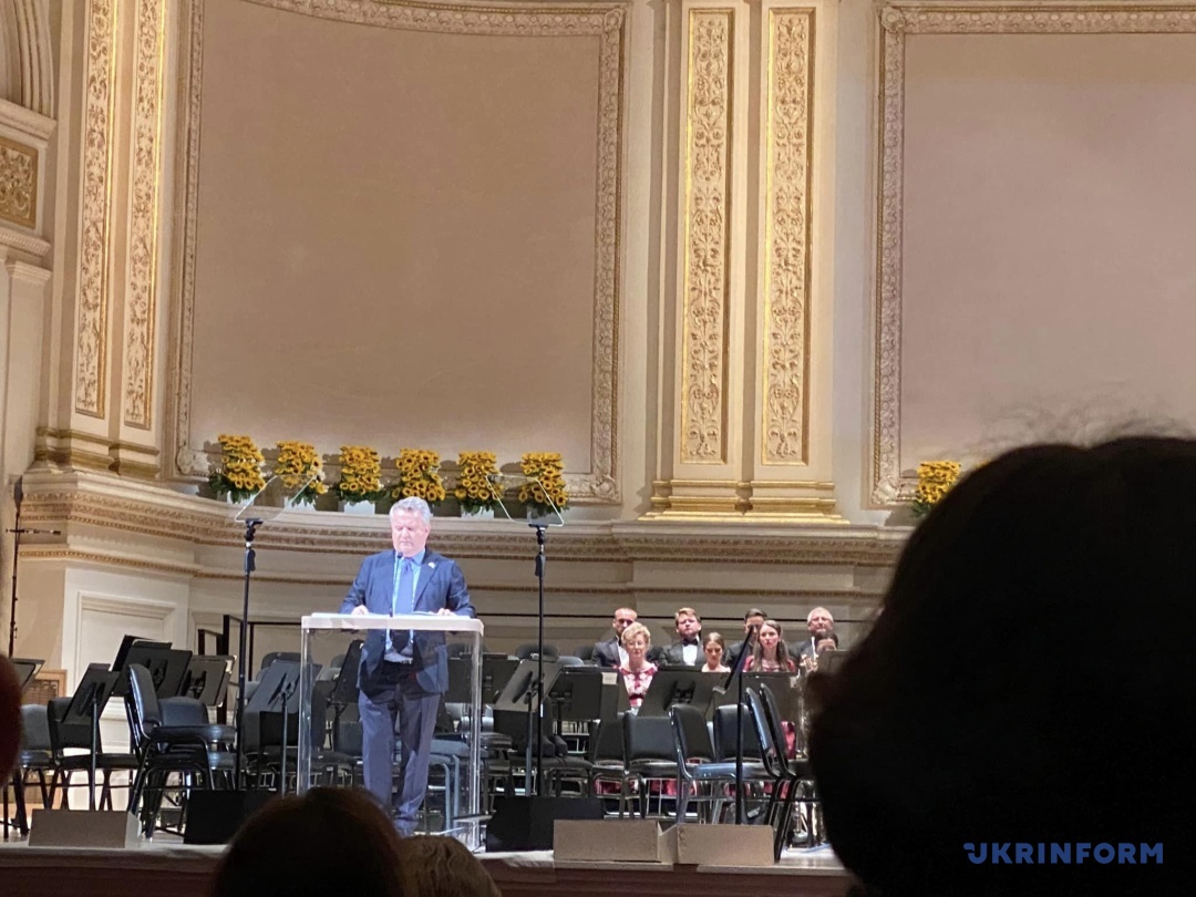 u karnegi holi v nju jorku vidbuvsja blagodijnij koncert dlja pidtrimki ditej ukrayini f6eefd8