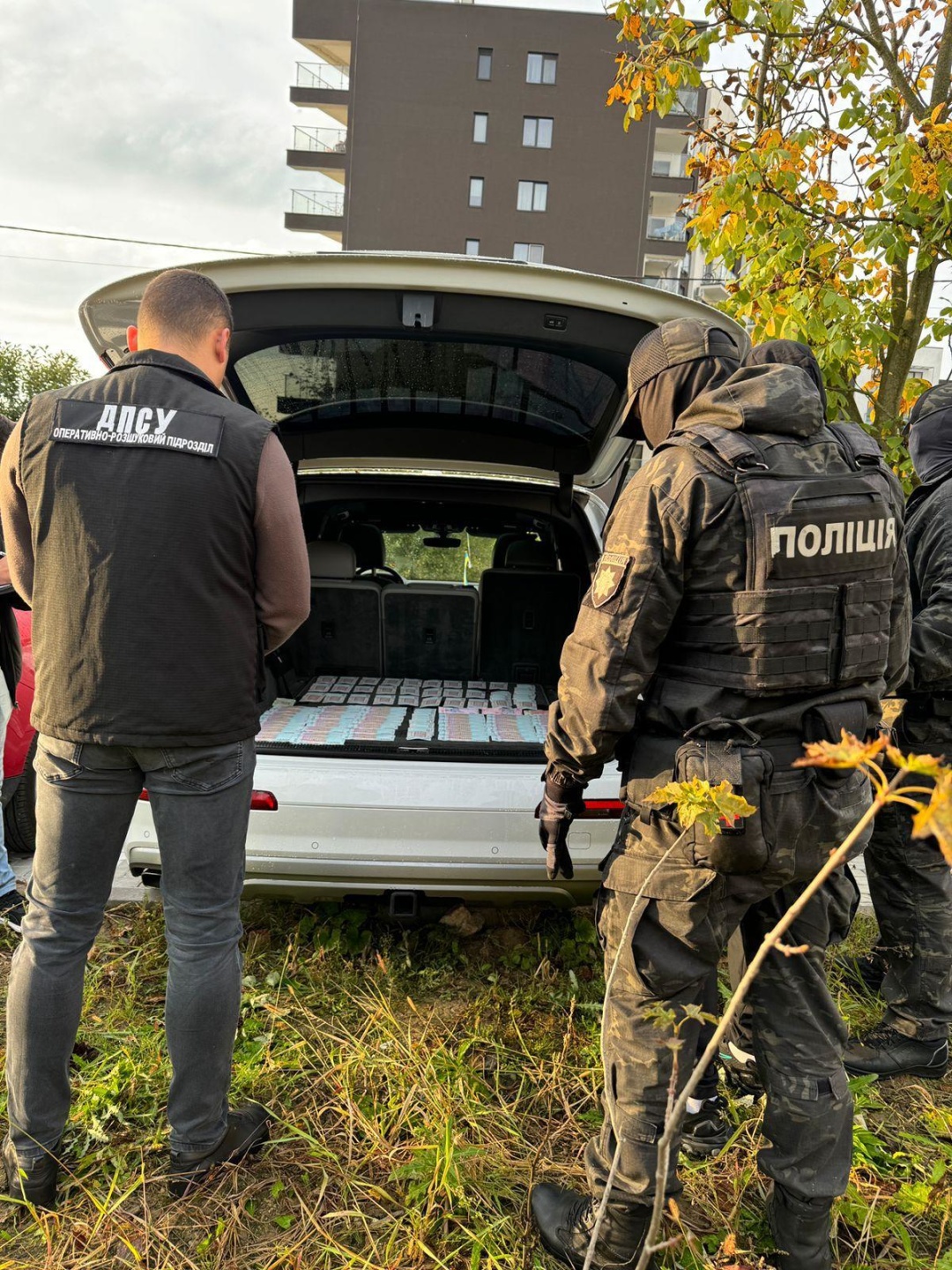 u lvovi zatrimali falshivomonetnikiv pidrobleni dolari zbuvali cherez punkti obminu c771195