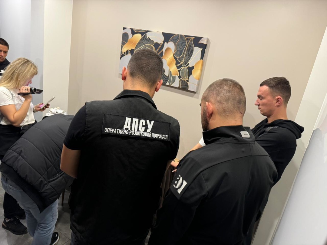 u lvovi zatrimali falshivomonetnikiv pidrobleni dolari zbuvali cherez punkti obminu ef23b55