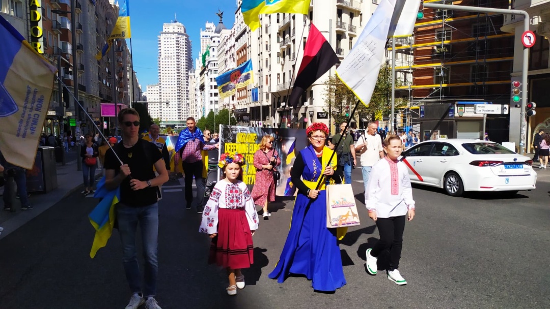 u madridi ukrayinci proveli hodu ta miting na znak podjaki zahisnikam ukrayini 5dcf145