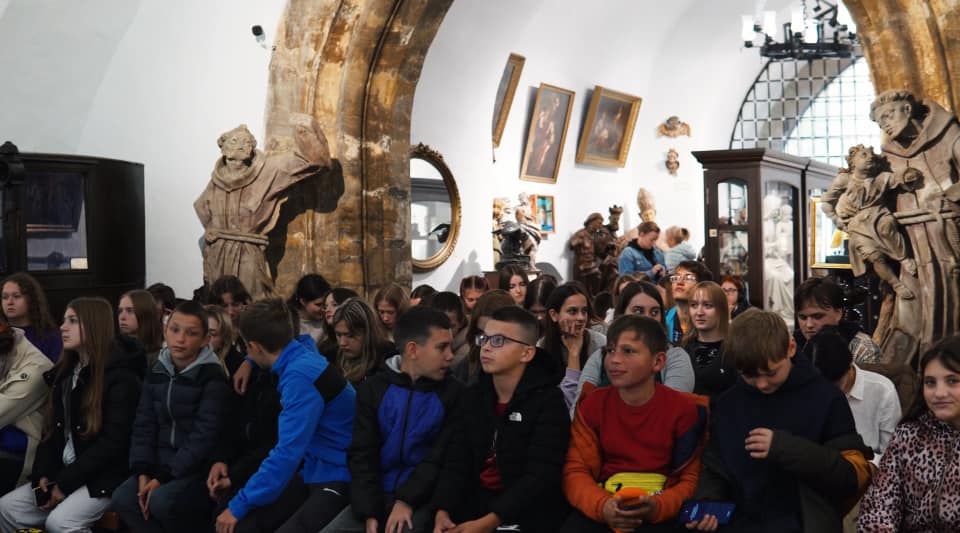 u muzeyi rivnenskoyi volinskoyi ta zhitomirskoyi oblastej peredali unikalnij inkljuzivnij produkt c02b002