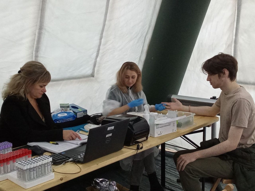 У Рівному центр служби крові вперше проводив забір у напівпольових умовах 14 u rivnomu centr sluzhbi krovi vpershe provodiv zabir u napivpolovih umovah dd2df96