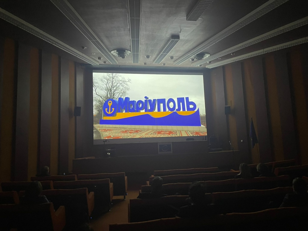 u strasburzi vidkrili vistavku svitlin prisvjachenu polonenim ukrayinskim zhurnalistam d569941