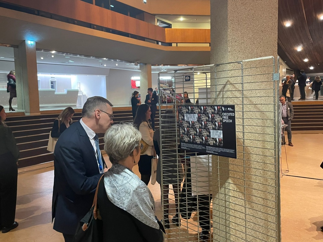 u strasburzi vidkrili vistavku svitlin prisvjachenu polonenim ukrayinskim zhurnalistam fe5fcd4