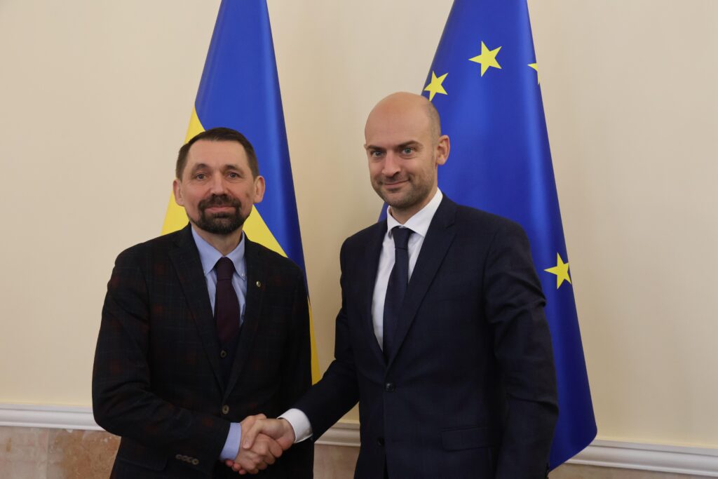 ukrayina ta francija posiljujut spivpracju u sferi strategichnih komunikacij mksk a39a4da