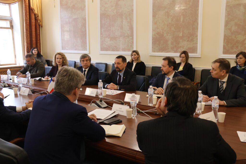 ukrayina ta francija posiljujut spivpracju u sferi strategichnih komunikacij mksk f6ee54b