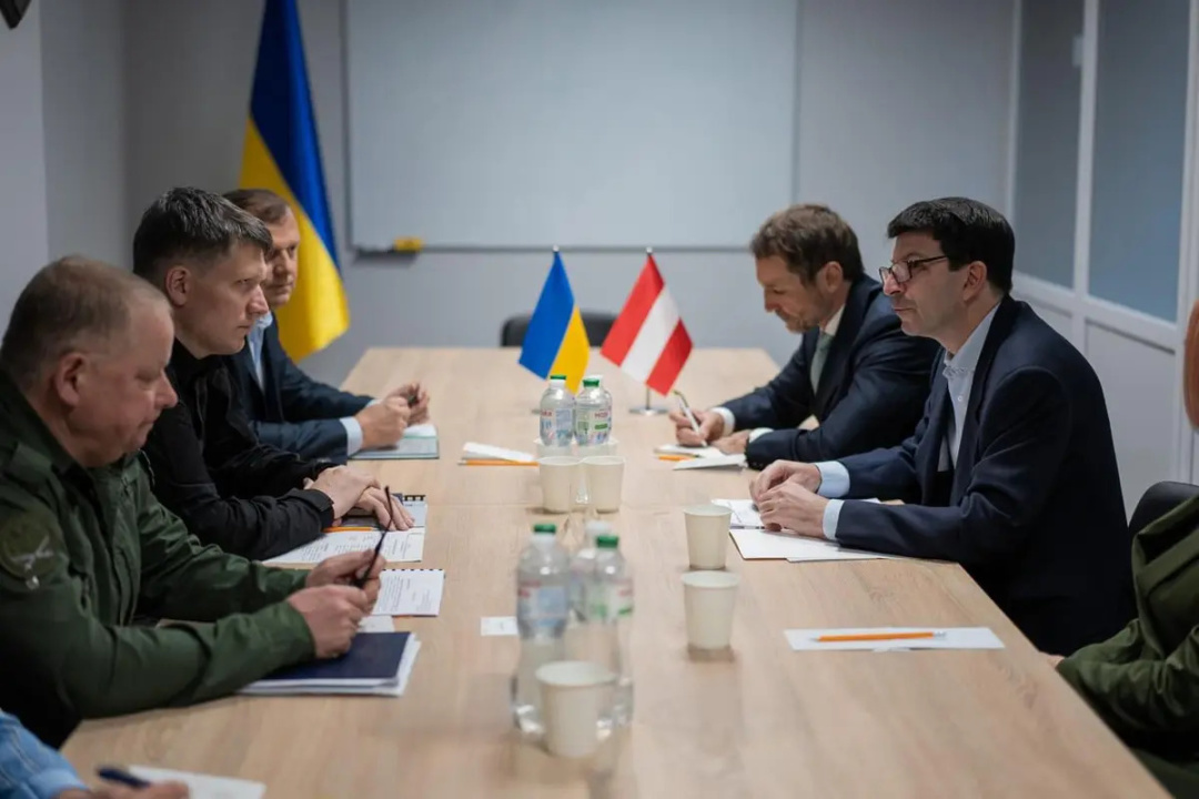 ukrayina zaprosila avstriju do koaliciyi rozminuvannja ta investuvati v oboronne virobnictvo a58ffc1