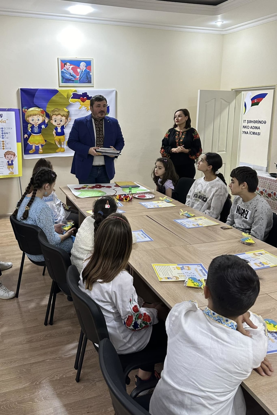 v azerbajdzhani proveli vidkritij urok z nagodi dnja ukrayinskoyi pisemnosti ta movi 1ad1833