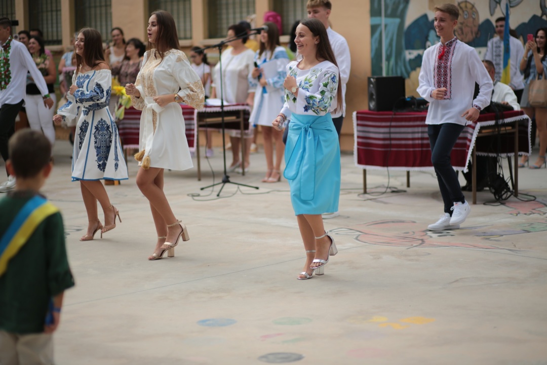 v ispaniyi ukrayinska subotnja shkola vidznachila svjato pershogo dzvonika 7497471