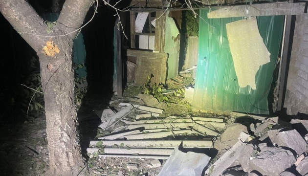 Загарбники ввечері обстріляли з «Градів» Марганець – пошкоджені будинки, підприємство та аптека