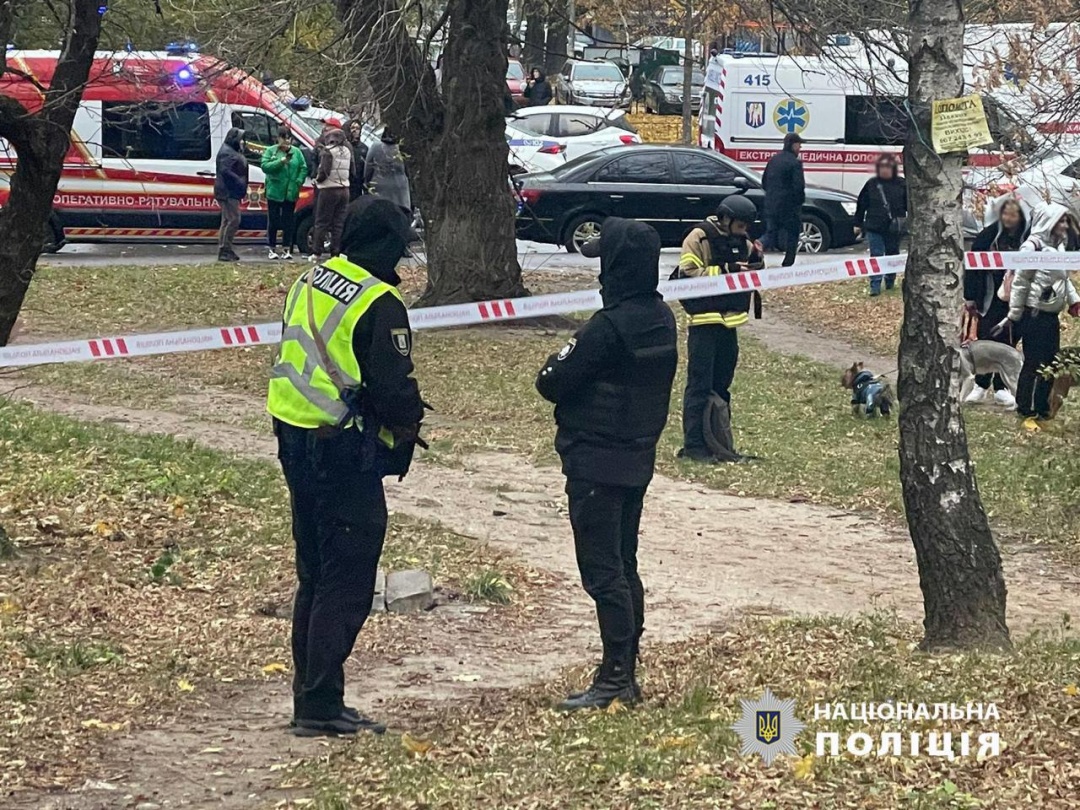 u svjatoshinskomu rajoni kiyeva dvoye ljudej postrazhdali vnaslidok ataki droniv 42e26a7