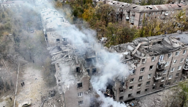 Удар по п’ятиповерхівці у Кривому Розі: з-під завалів дістали тіла трьох дітей