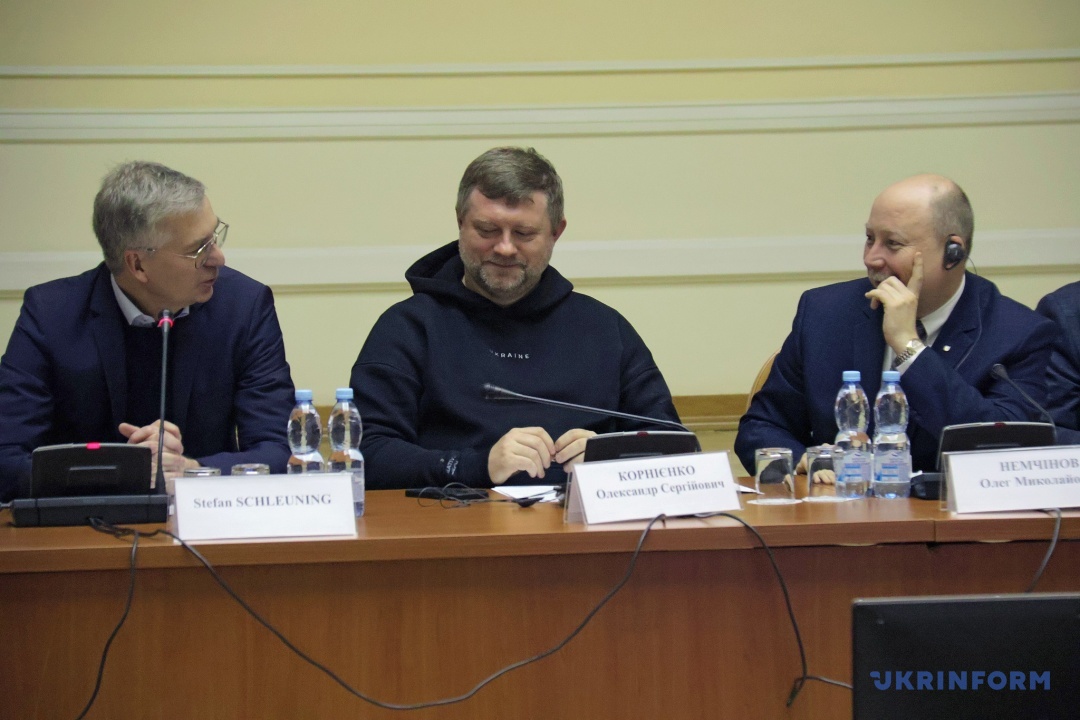 ukrayina zvernetsja do yevrokomisiyi shhodo pidtrimki reformi z oplati praci derzhsluzhbovciv korniyenko 98b9505