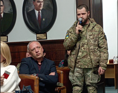 Під час громадських слухань владу Буковини попросили підтримувати військовослужбовців