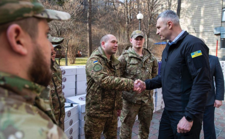 Мер Києва Віталій Кличко не залишає військових без підтримки