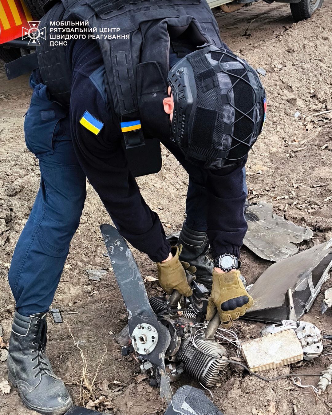 na kiyivshhini fermer u poli znajshov ulamki rosijskogo bezpilotnika 0dd60d0