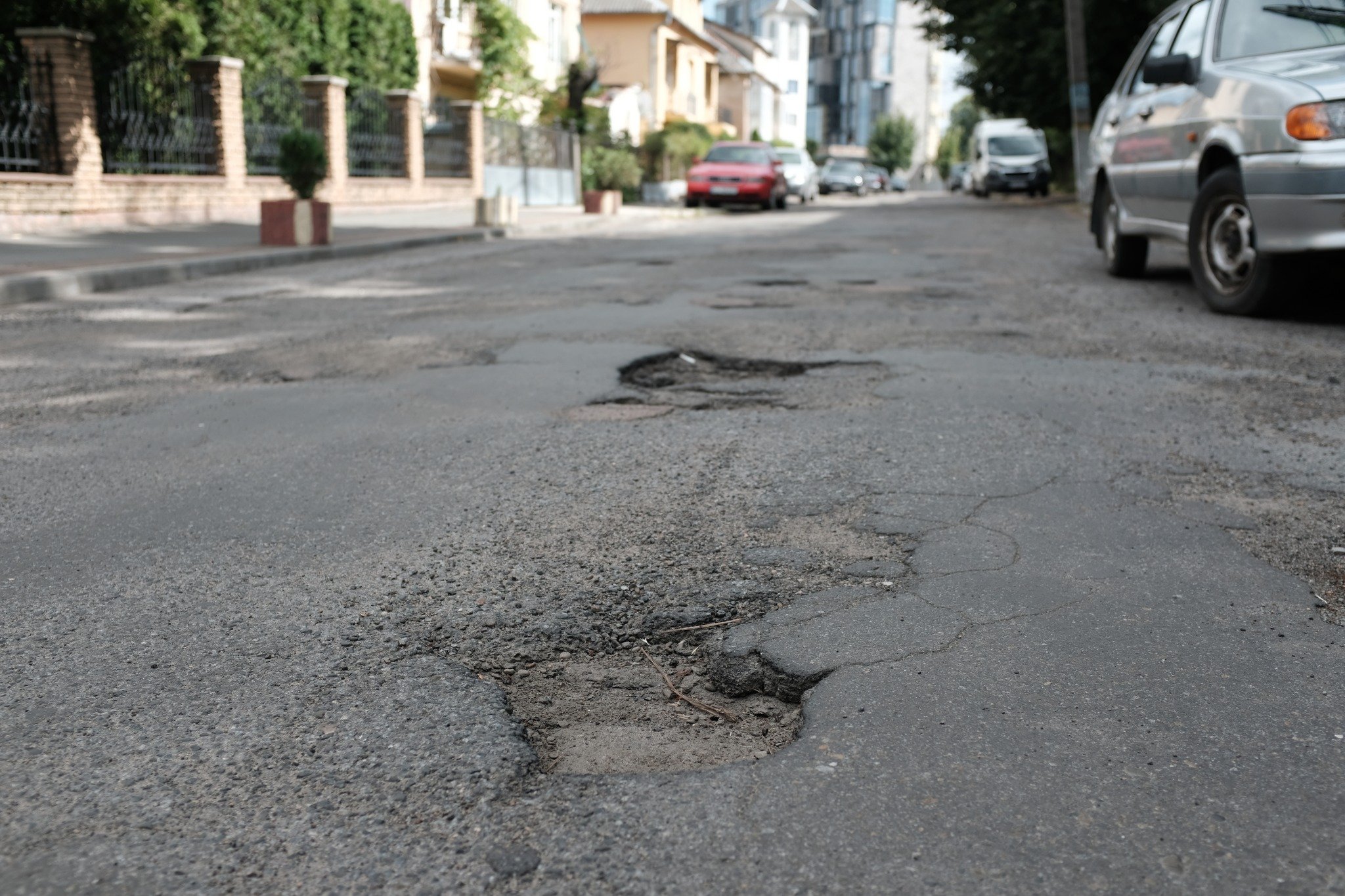 u chernivcjah nevdovzi ogolosjat tenderi na remont diljanok chotiroh vulic ee2ff2d