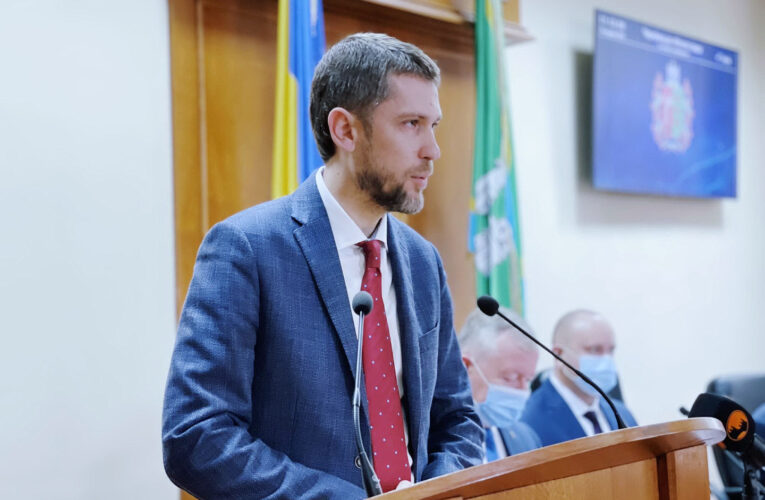 Депутат від “Слуги народу” заявив, що фракція планує висловити недовіру голові Чернівецької облради