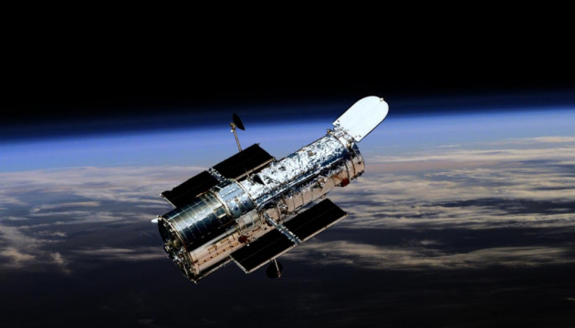 Hubble показав галактику дивної форми у сузір'ї Жирафа