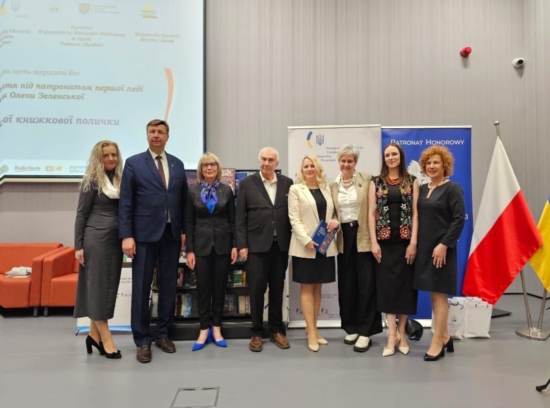 u polshhi vidkrili novu ukrayinsku knizhkovu polichku 69d2cfa