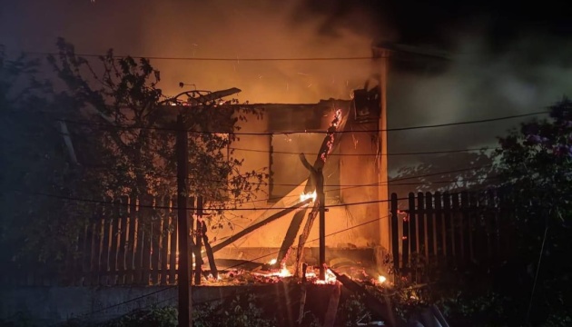 Удар «Шахедів» по Дніпру: пошкоджені будинки, підприємство та бюро ритуальних послуг