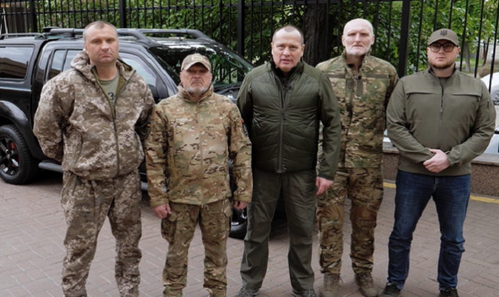 «Українська команда» передала позашляховик на Сумський напрямок