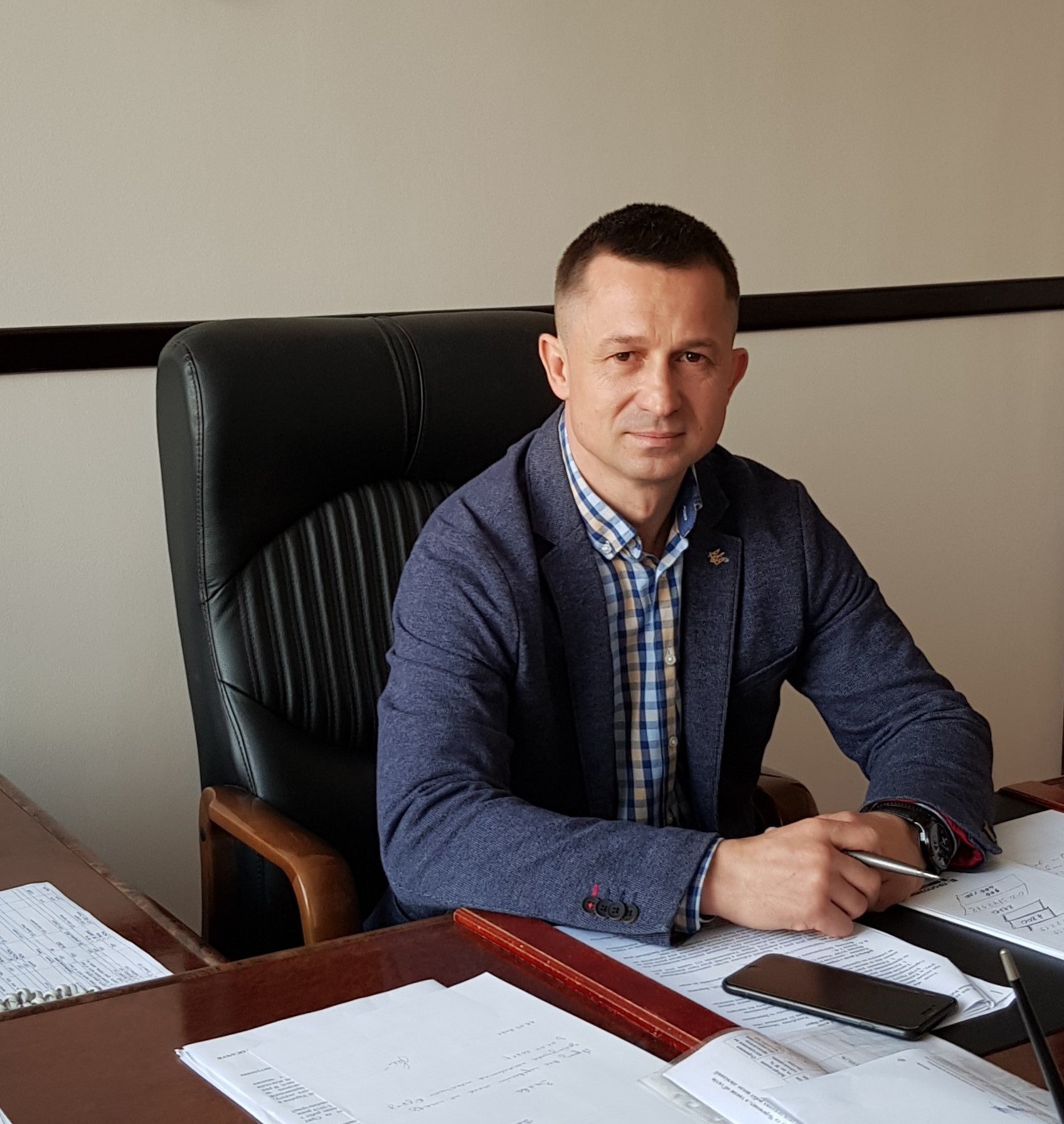 deputat vid frakciyi propozicija u chernivcjah dostrokovo sklav povnovazhennja hto zaminit jogo v radinbsp 8d3fc80
