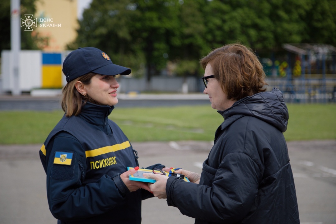 estonski rjatuvalniki peredali tehniku j obladnannja dlja psihologichnih pidrozdiliv dsns 54fd196