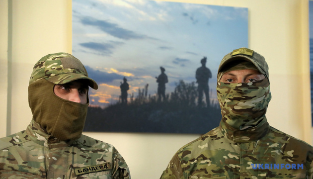 gur prezentuvalo fotovistavku do dnja geroyiv f16dcd1