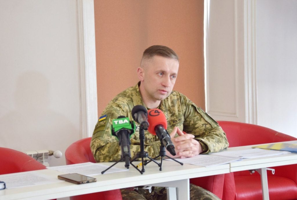 na bukovini prikordonniku proponuvali 20 tisjach yevro za peretin kordonu z rumuniyeju a6bf508