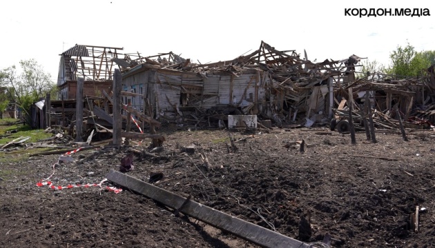 На Сумщині росіяни скинули КАБ на будинок - загинула жінка, її син поранений