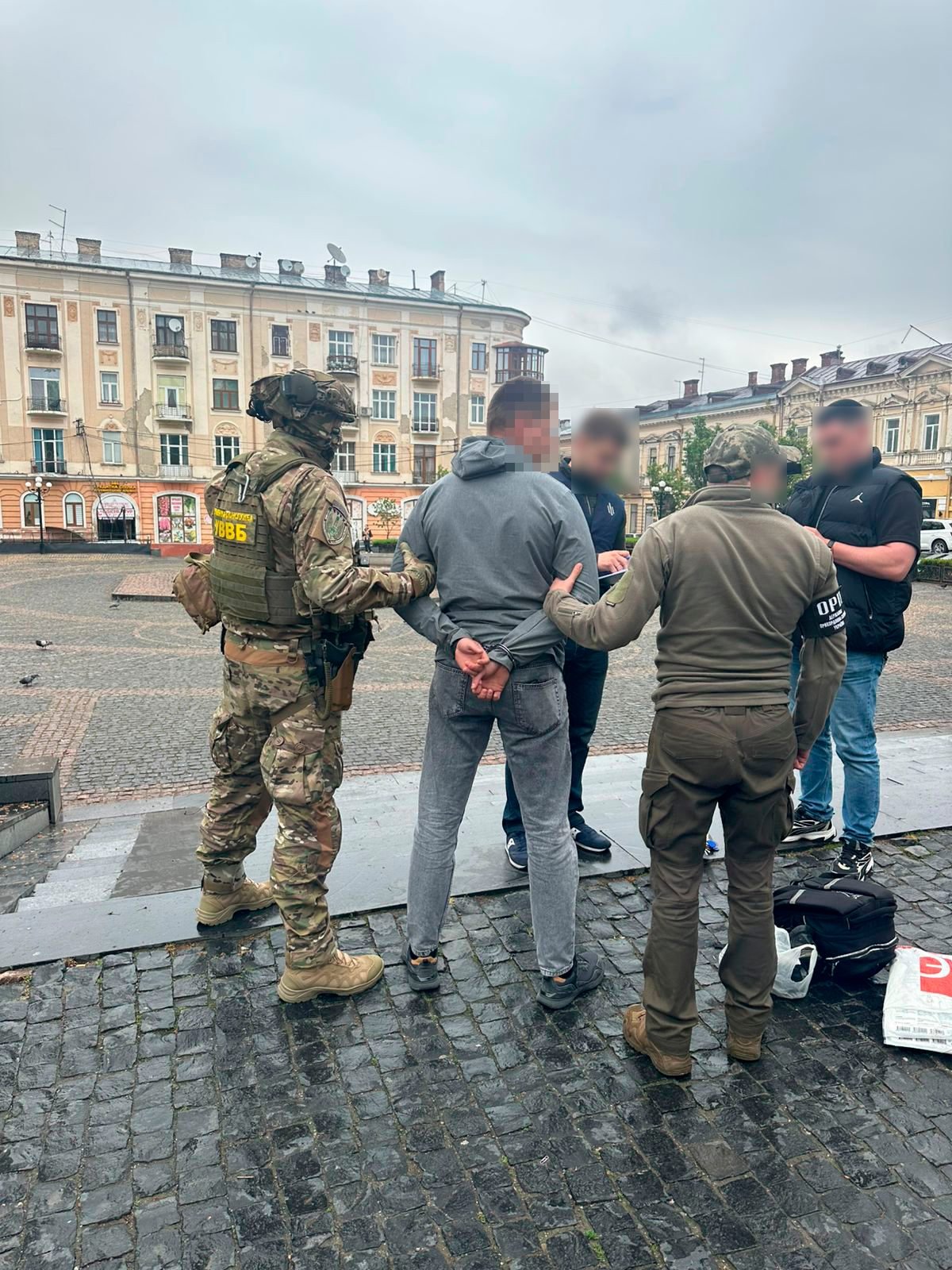 pravoohoroncja z chernivciv zatrimali za perepravlennja vijskovozobovjazanih do polshhi 6293070