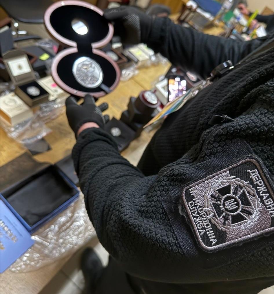 prikordonniki zavadili sprobi vivezennja z ukrayini starodruku ta majzhe sotni monet 56f2eec