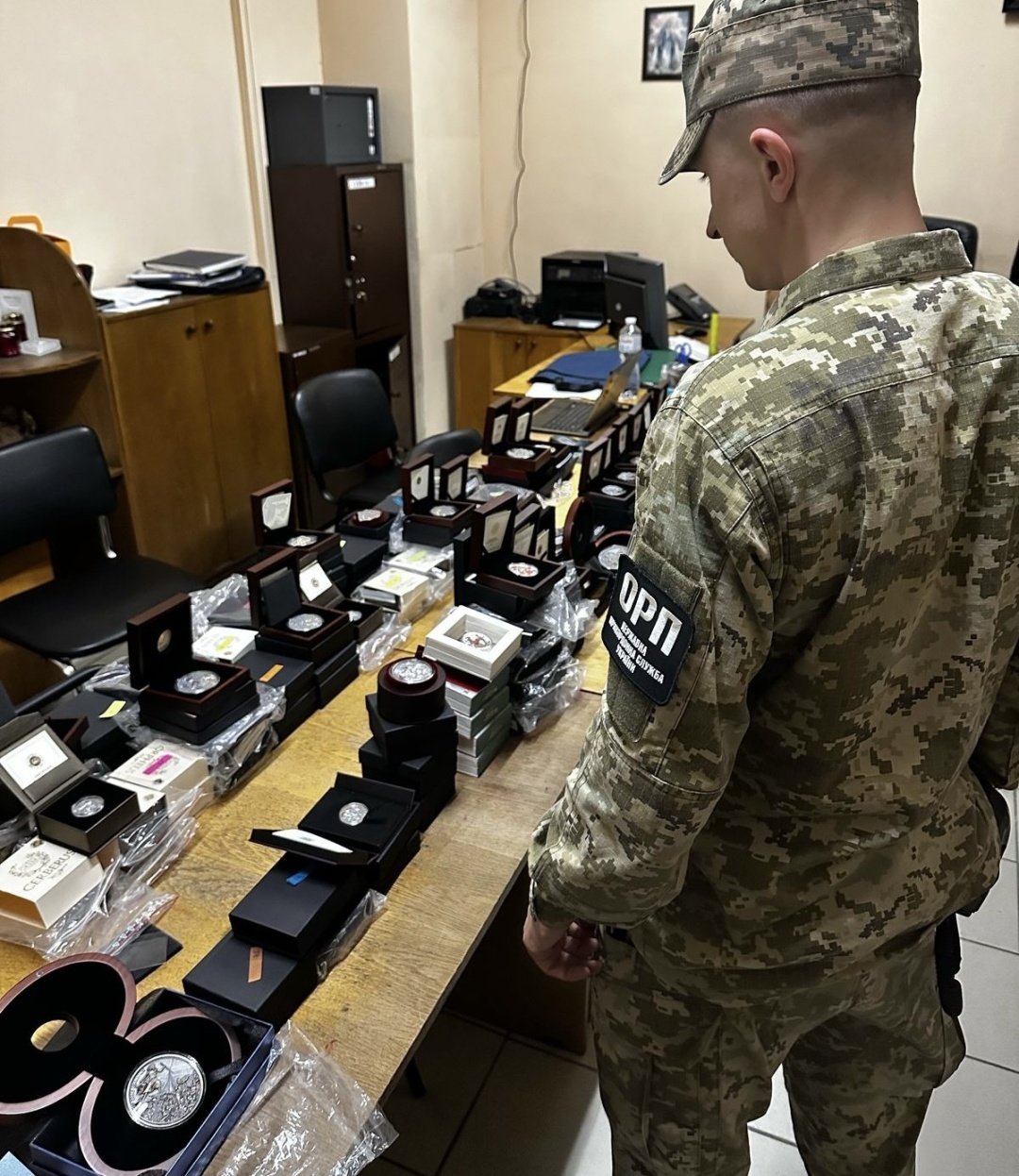 prikordonniki zavadili sprobi vivezennja z ukrayini starodruku ta majzhe sotni monet e66dfc8