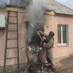 rosijani atakuvali dronami ta artileriyeju nikopolskij rajon ye poranena zrujnovani budinki 2a82d21