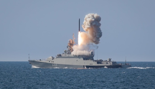 rosijani trimajut u chornomu mori odin raketonosij zalp shist kalibriv e736b26