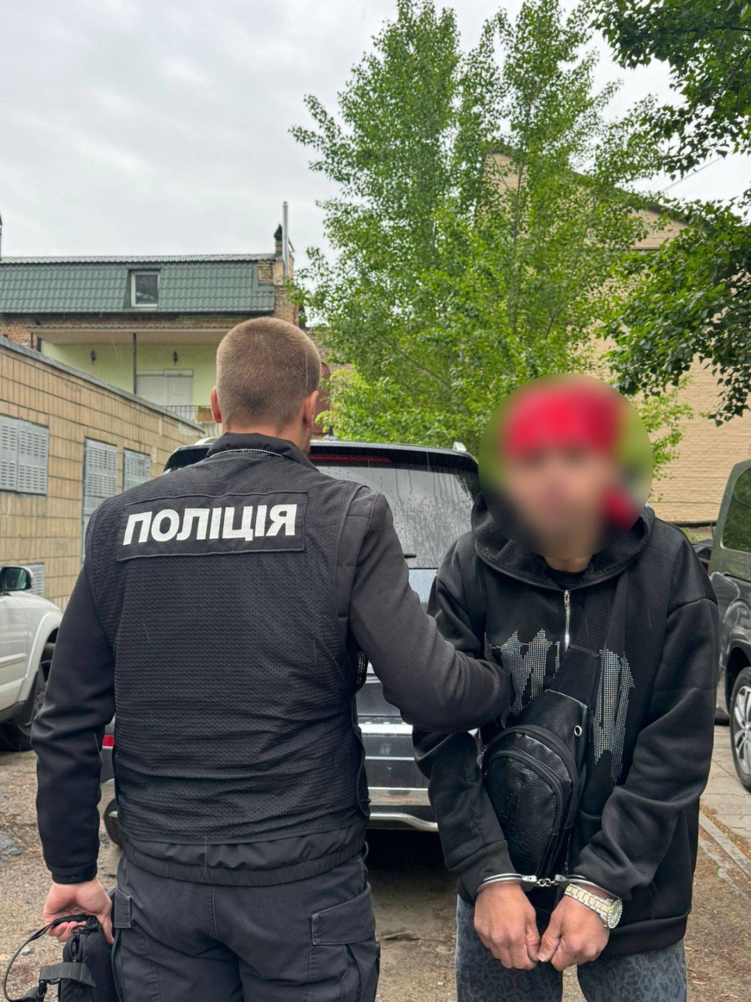 stolichni pravoohoronci zatrimali narkozbuvacha jakij robiv zakladki u centri kiyeva aa99b47