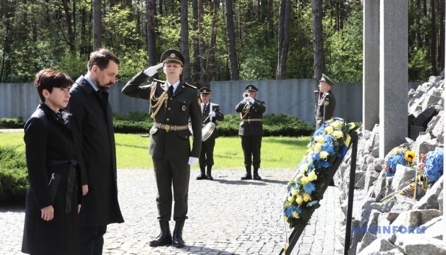u bikivni projshla ceremonija vshanuvannja pamjati zhertv politichnih represij 1dc57e5