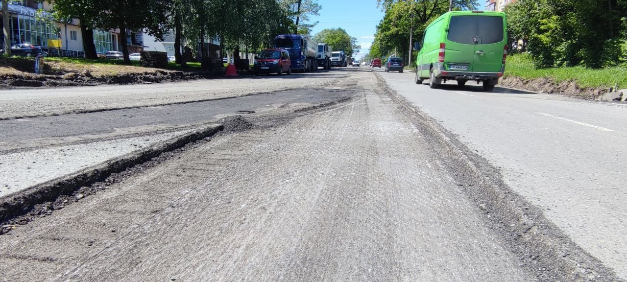u chernivcjah rozpochavsja potochnij remont vulici pivdenno kilcevoyi 2054470
