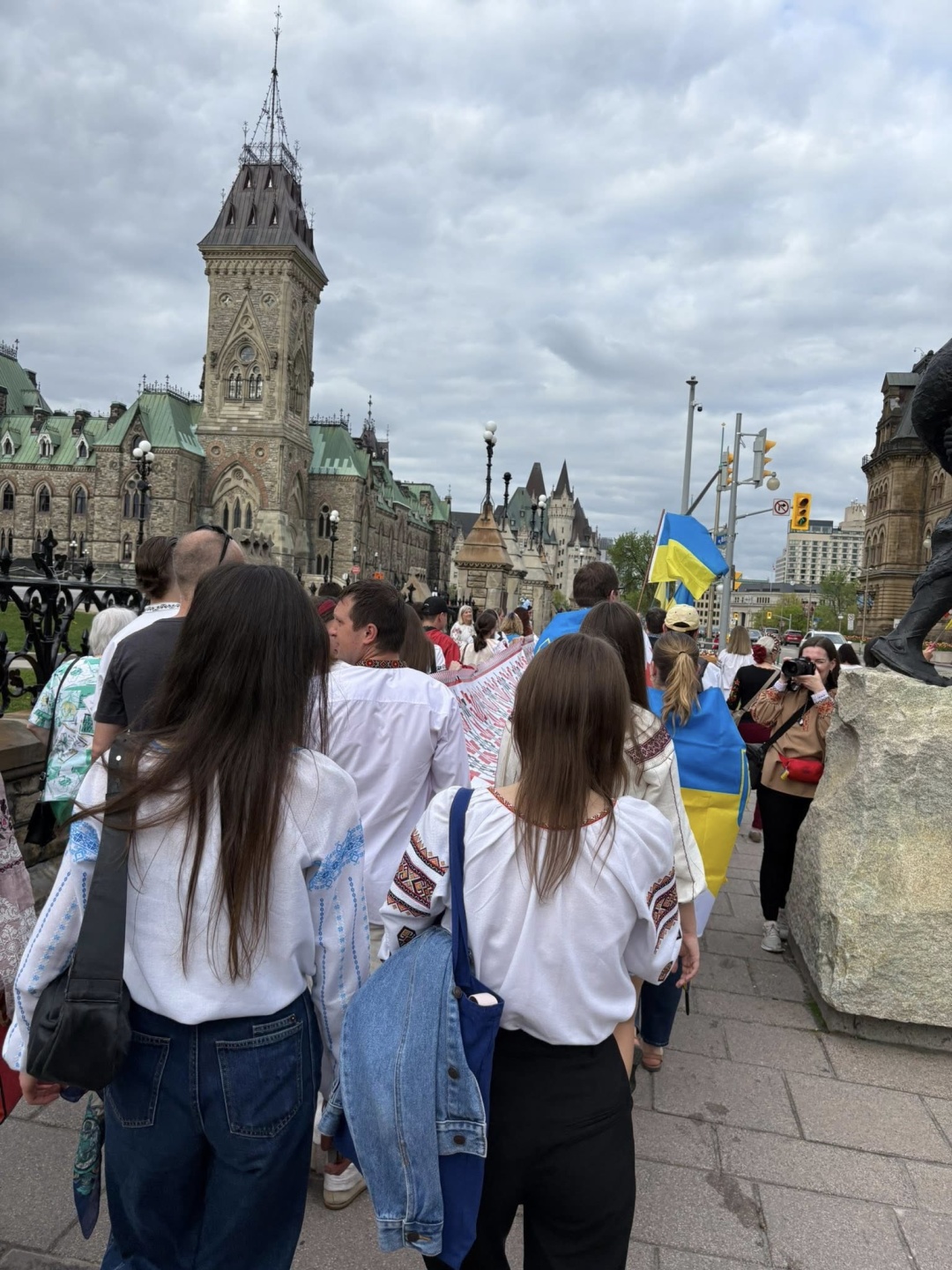 u ottavi projshov marsh do dnja vishivanki 7db9f33