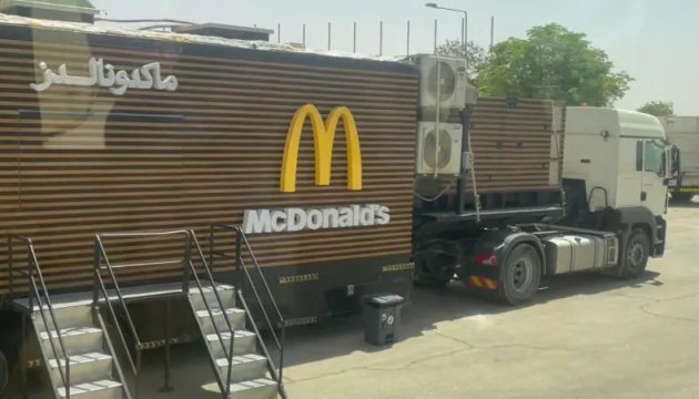 У Саудівській Аравії для Трампа збудували пересувний McDonald's
