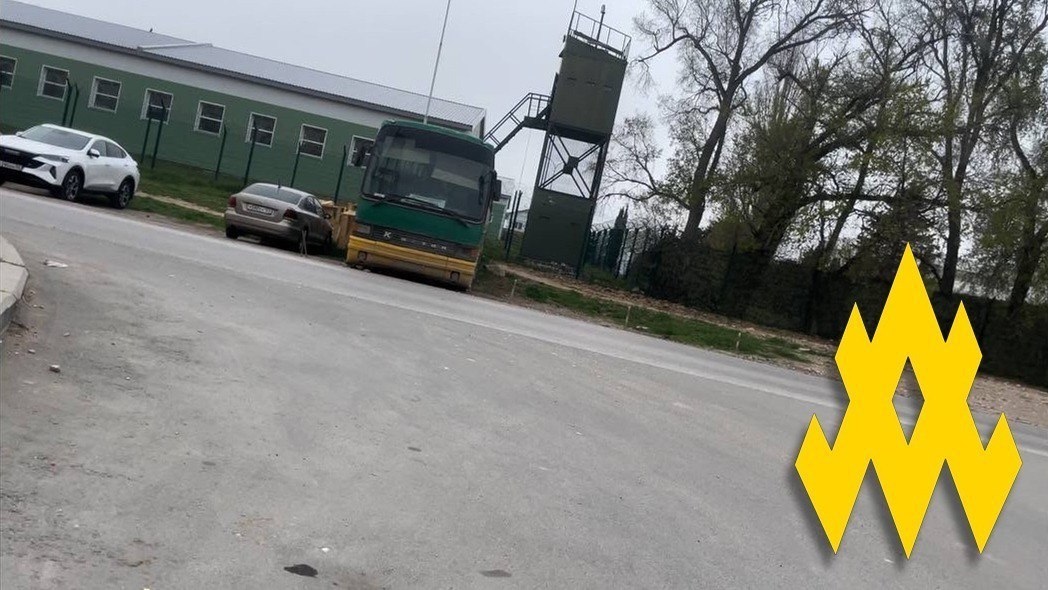 u sevastopoli z punktu dislokaciyi morskoyi pihoti rosijani vivozjat majno atesh 94a1380