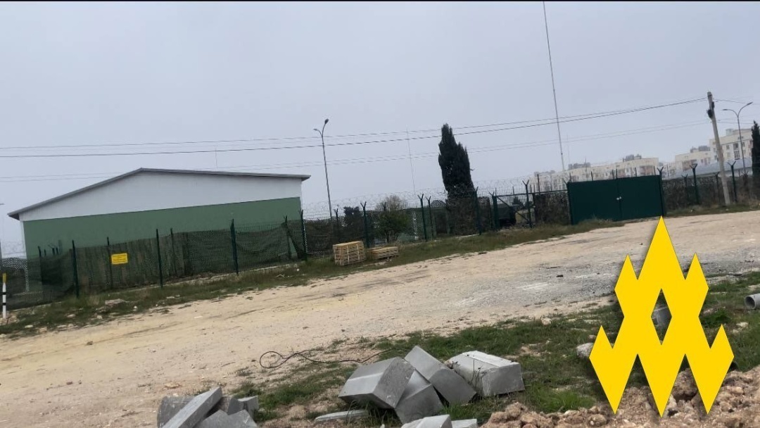 u sevastopoli z punktu dislokaciyi morskoyi pihoti rosijani vivozjat majno atesh e5ba9ae