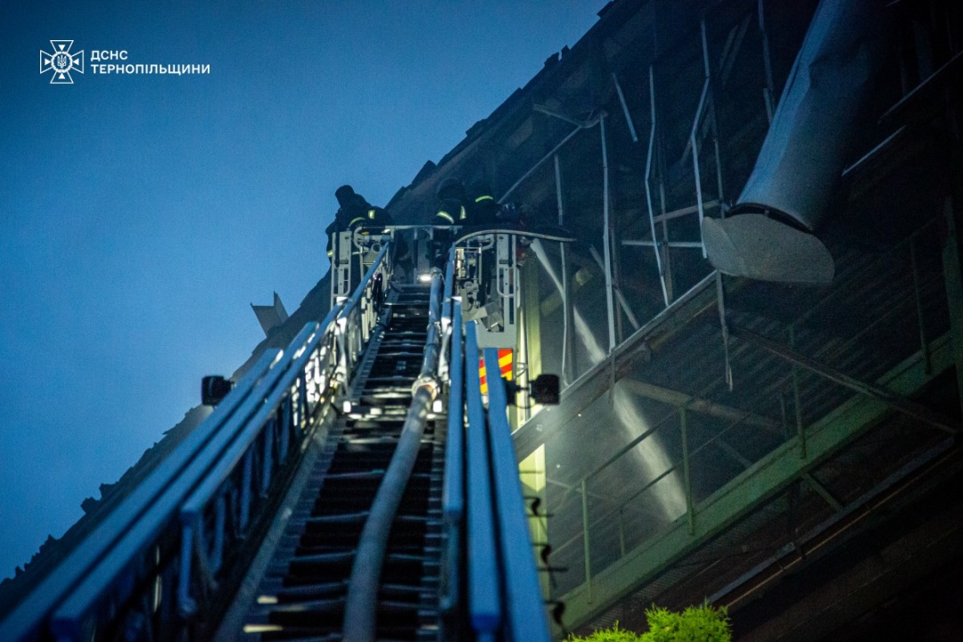 u ternopoli do likvidaciyi naslidkiv ataki rosijan na promislovij obyekt zaluchili ponad 60 rjatuvalnikiv e6ddf90