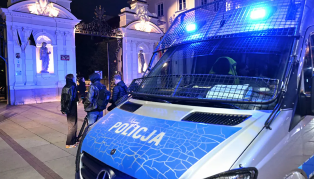 У Варшавському університеті студент із сокирою напав на людей, є загибла