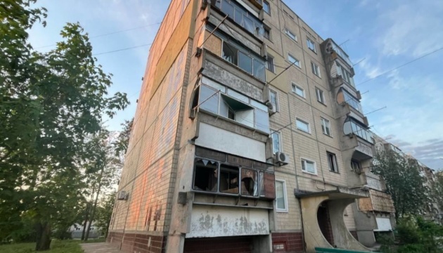 Ворог вдарив дронами та з «Градів» по трьох районах Дніпропетровщини, постраждали двоє поліцейських