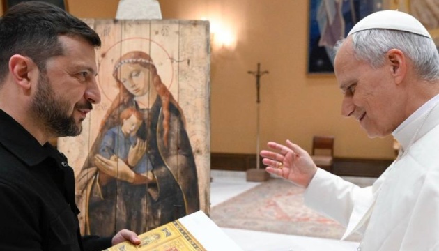 zelenskij peredav papi rimskomu ikonu napisanu na fragmenti jashhika z pid ozbroyen 0f278de